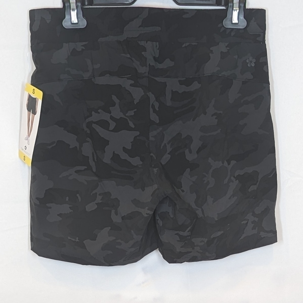 Tuff Athletics Women's Black Camo Quick Dry Active Shorts, size S NWT - Picture 5 of 7